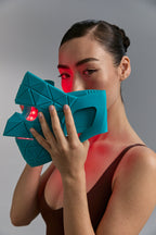 Blue Green Mask Lift tenuta sul viso con LED rossi visibili