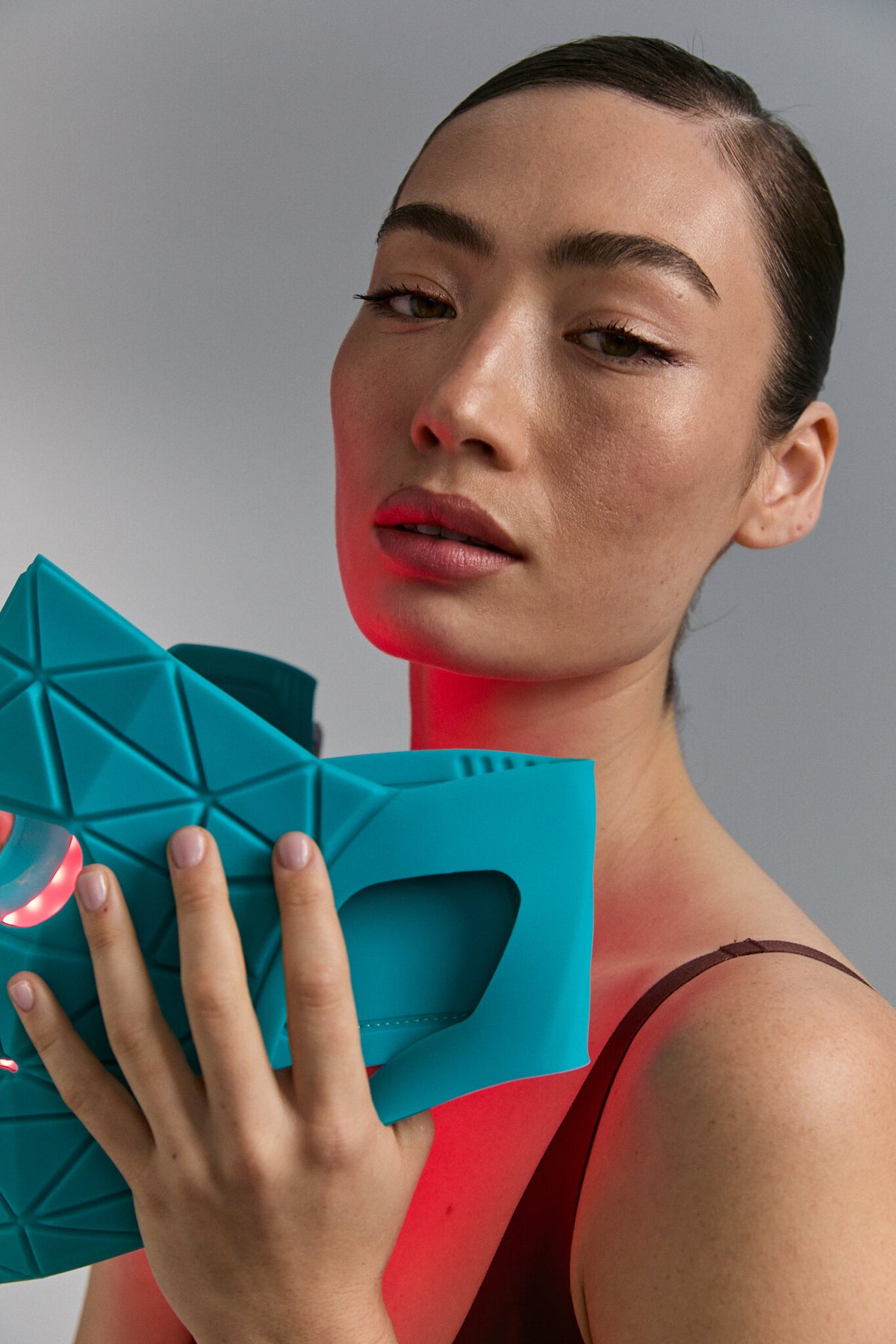 Primo piano della Blue Green Mask Lift a contatto con il viso