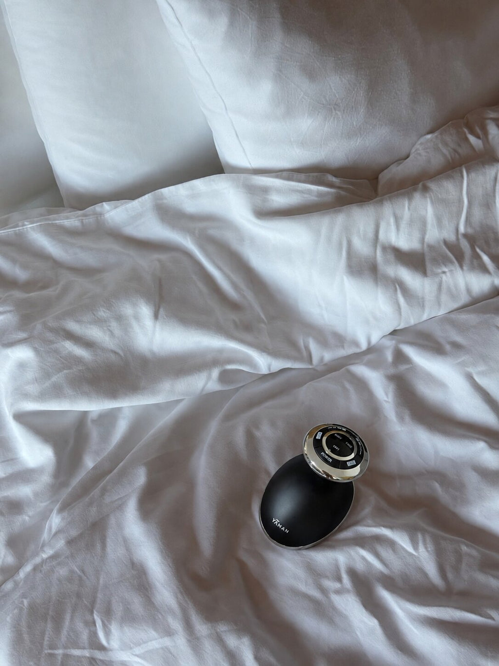 Cavi Spa RF Core Plus lying on white bedding