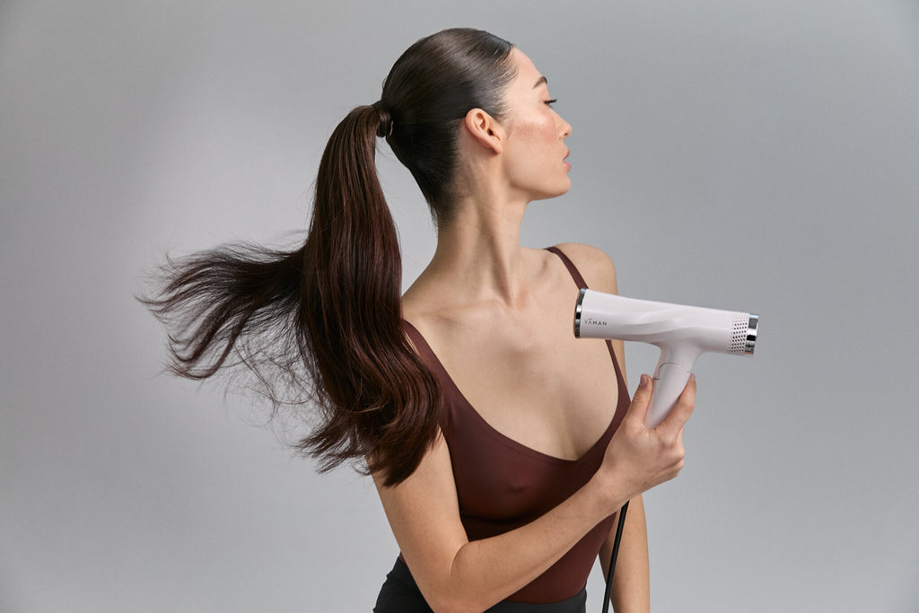 Lift Dryer Smart en cours d'utilisation, cheveux en mouvement